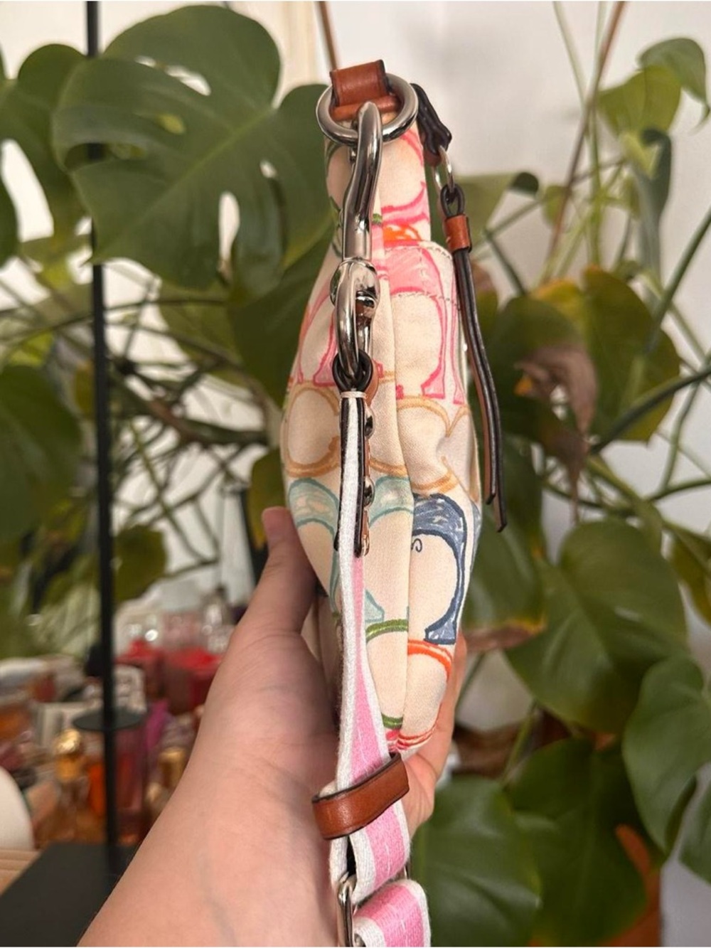 Y2k Coach Multicolor Sketch 'C' Canvas Crossbody with Pink Strap - Picture 4 of 7